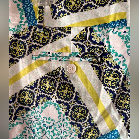 New York and Company pattern shorts size 2 - Picture 6 of 6